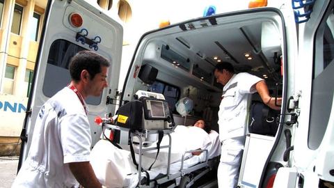 How to become a paramedic?