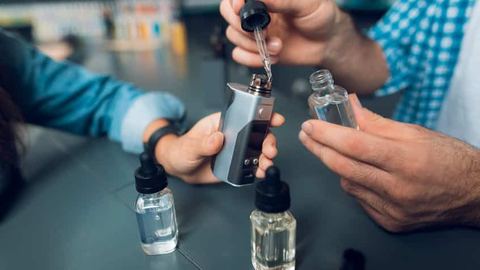 What accessories should you buy to use your electronic cigarette?