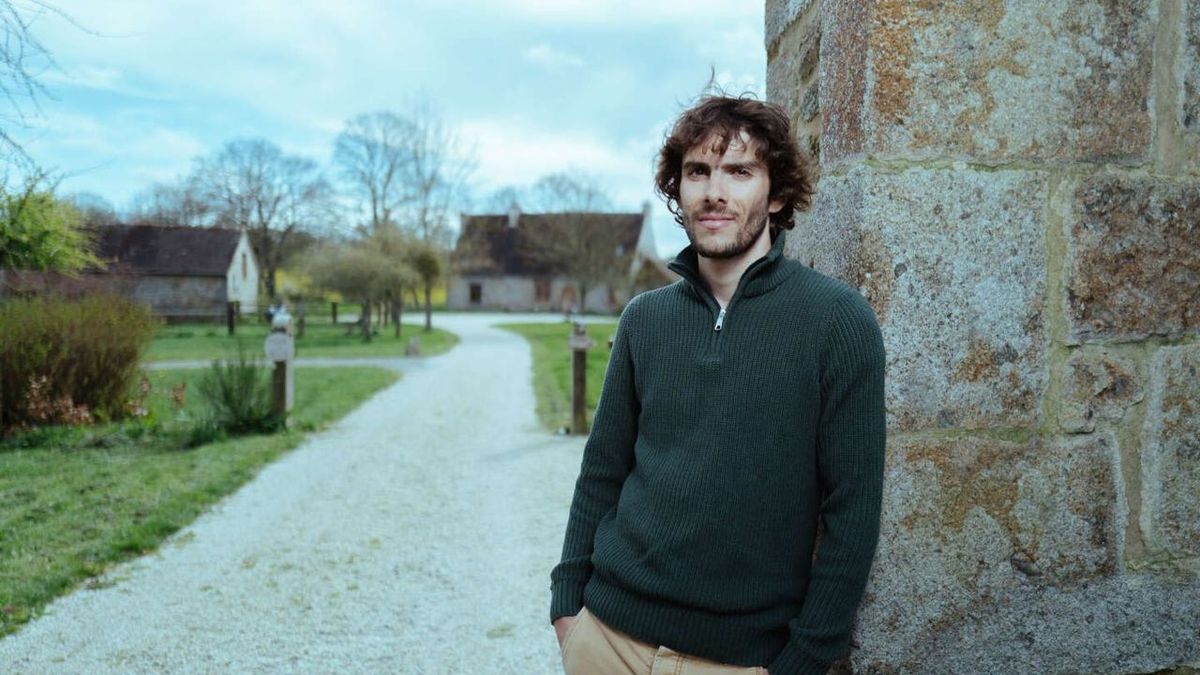 Guillaume Martin, Professional Cyclist, Starts a New Life by Renovating a Norman Hamlet