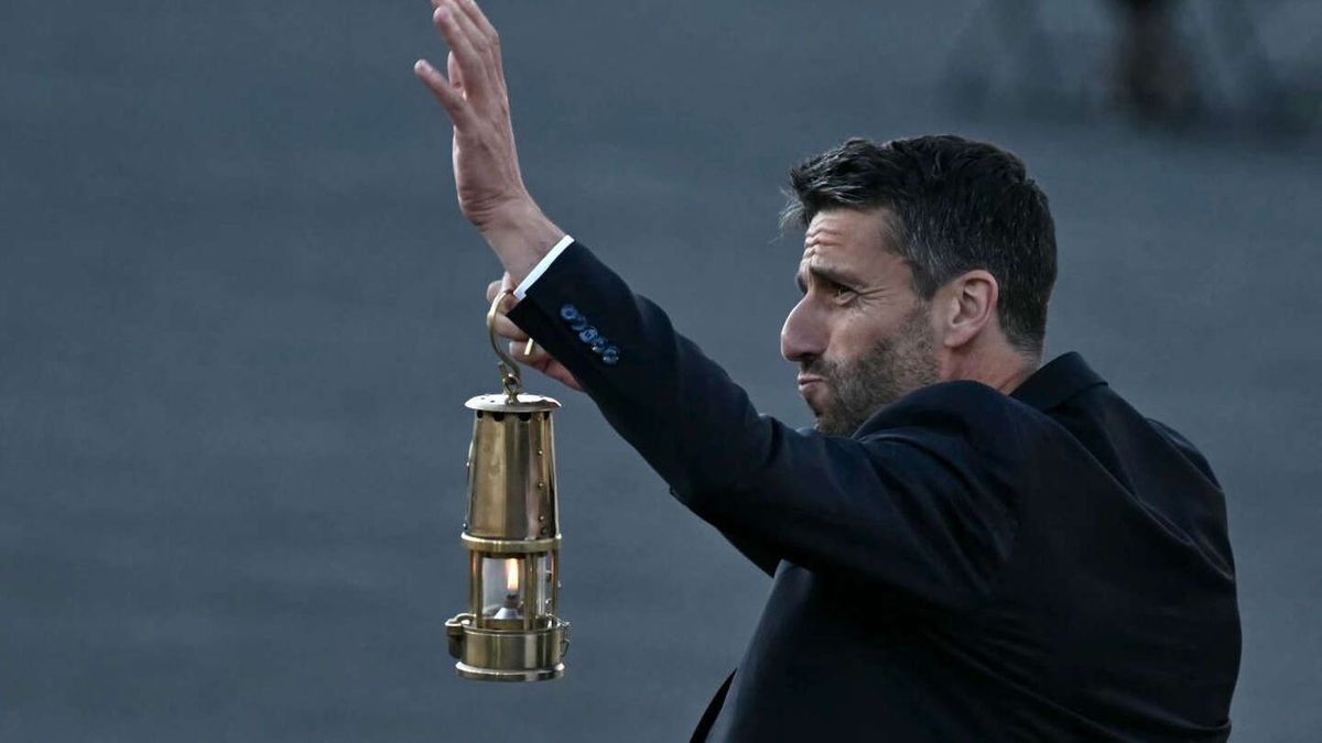 Tony Estanguet welcomes the Olympic flame for France in Athens