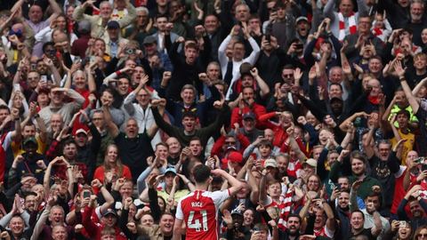 Arsenal reach the pinnacle of the English league again, 20 years after the 'Invincibles'