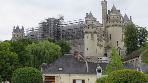 The renovation of the Pierrefonds castle in Oise will be completed this summer