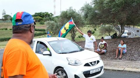 One person shot dead during another evening of violent clashes