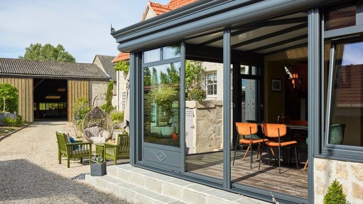 Discover the benefits of a conservatory for your home: comfort and style all year round