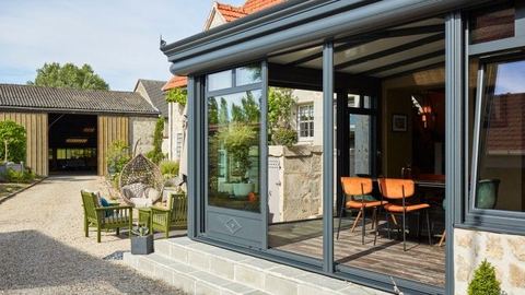 Discover the benefits of a conservatory for your home: comfort and style all year round