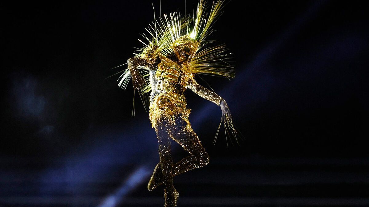 LIVE: An avant-garde show closes the 2024 Olympics following the athletes’ parade