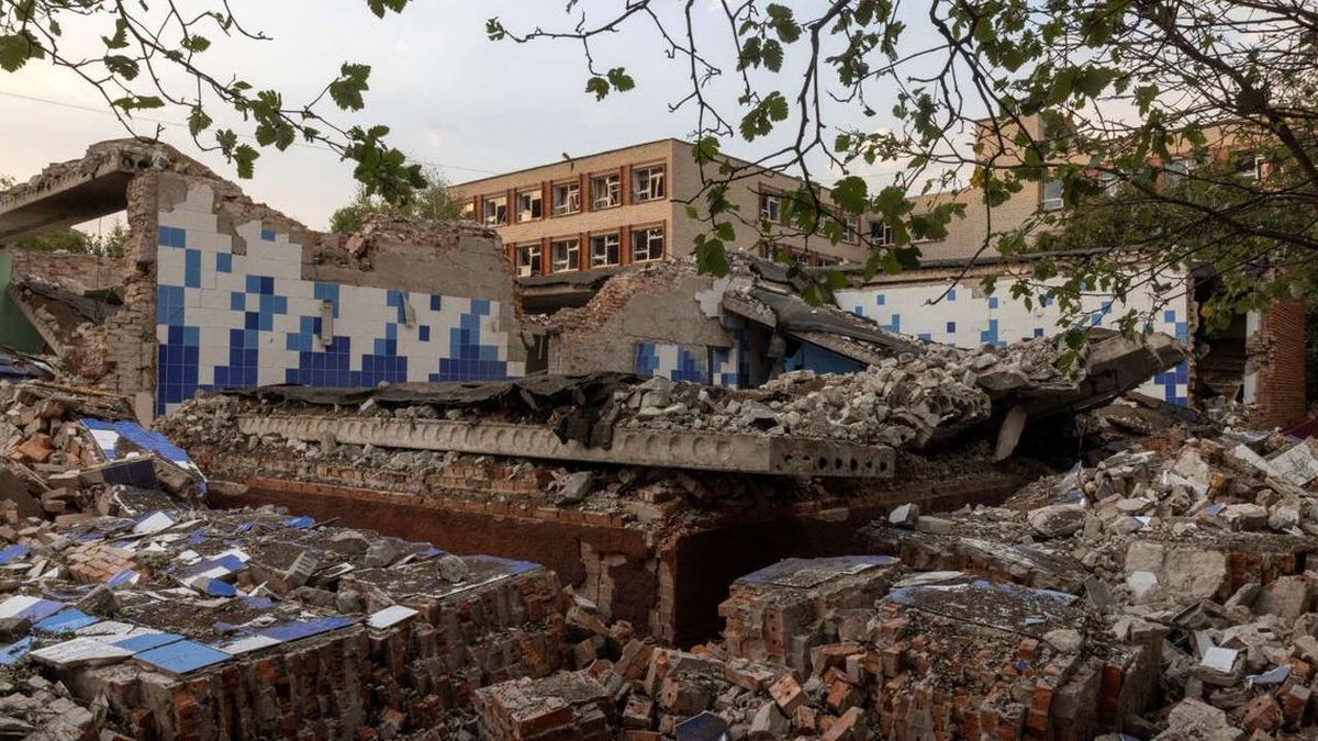 Volodymyr Zelensky admits 'extremely tense' military situation near Pokrovsk in eastern Ukraine